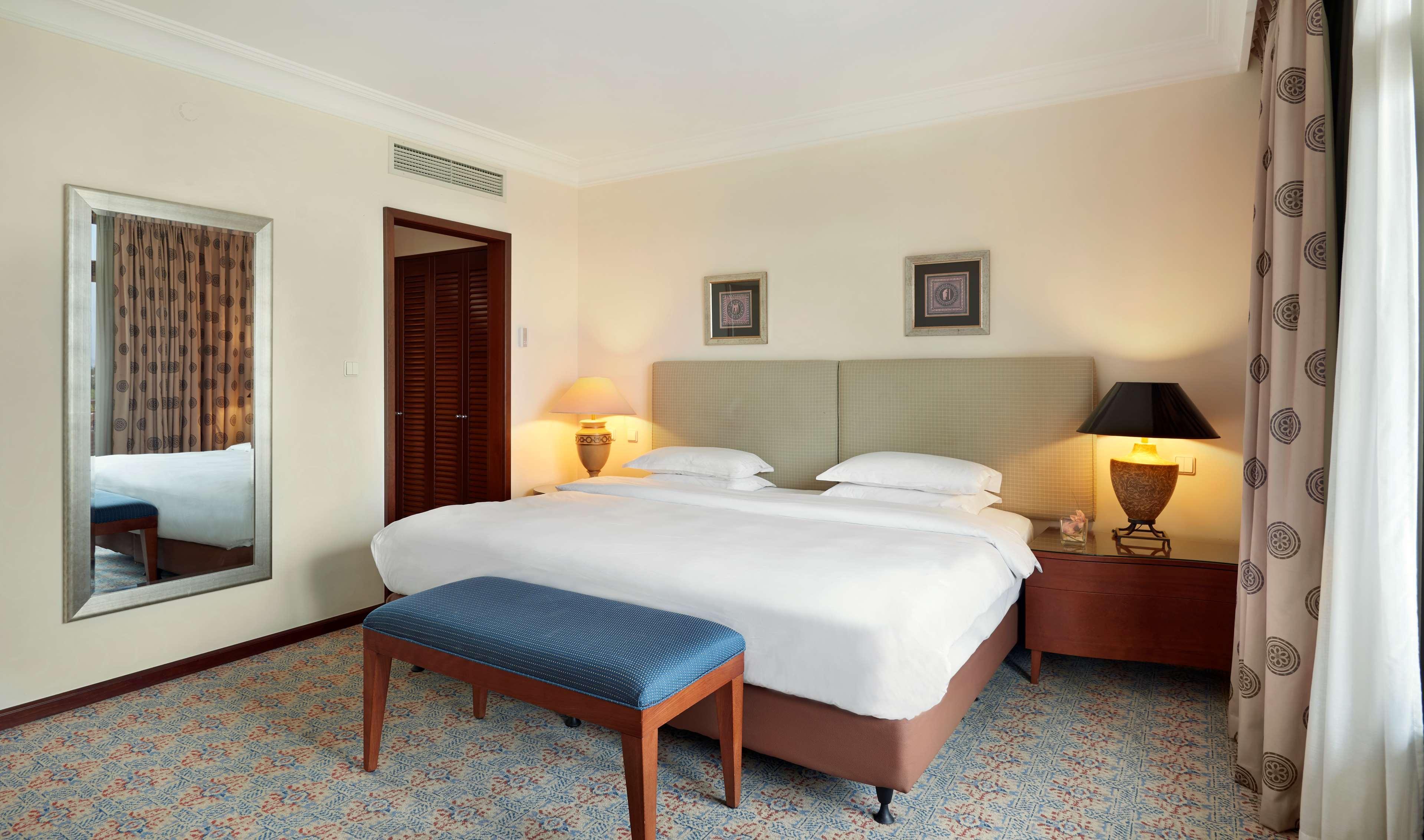 塞萨洛尼基凯悦酒店 外观 照片 A bedroom at the hotel