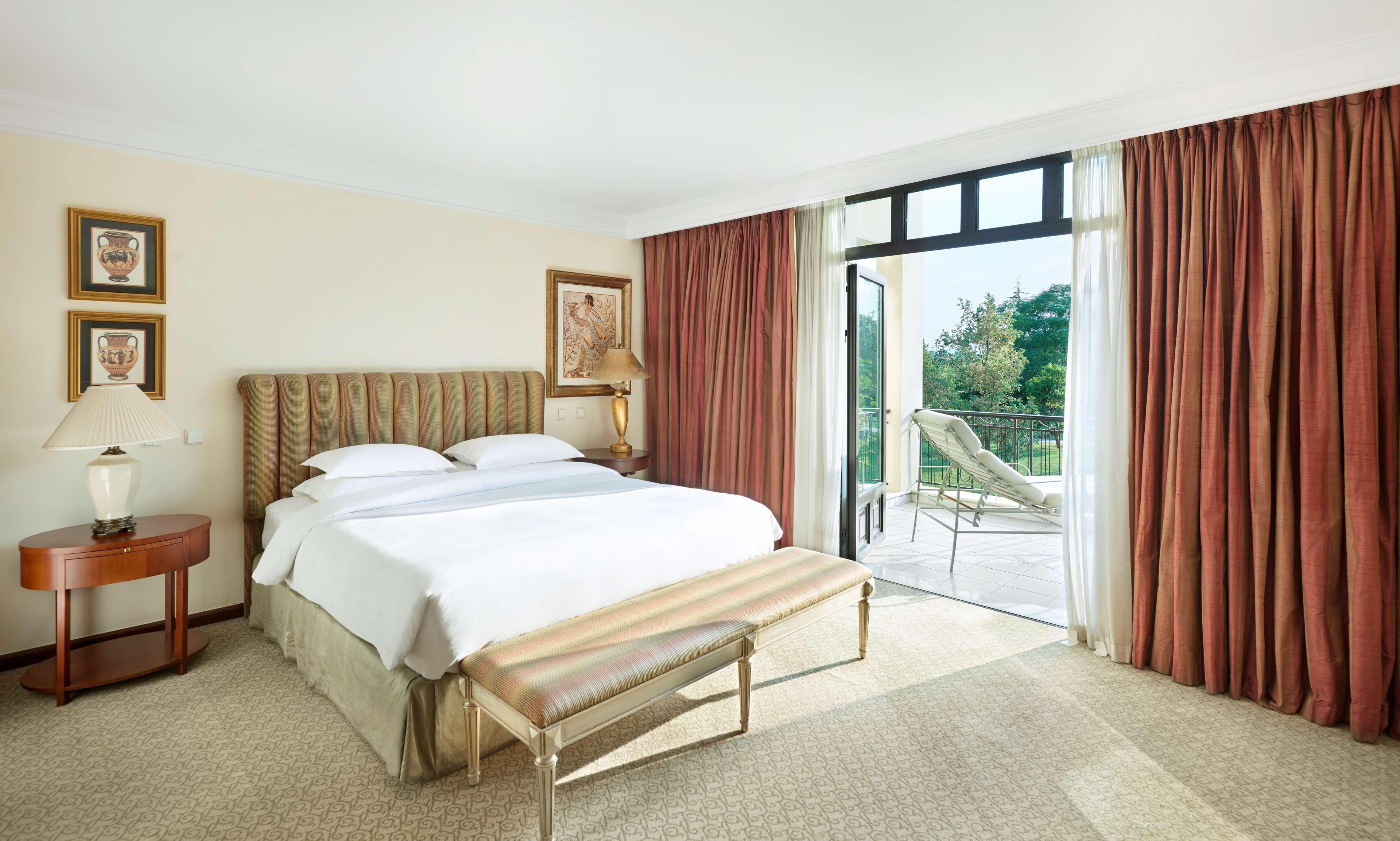塞萨洛尼基凯悦酒店 外观 照片 A bedroom at the Four Seasons Hotel