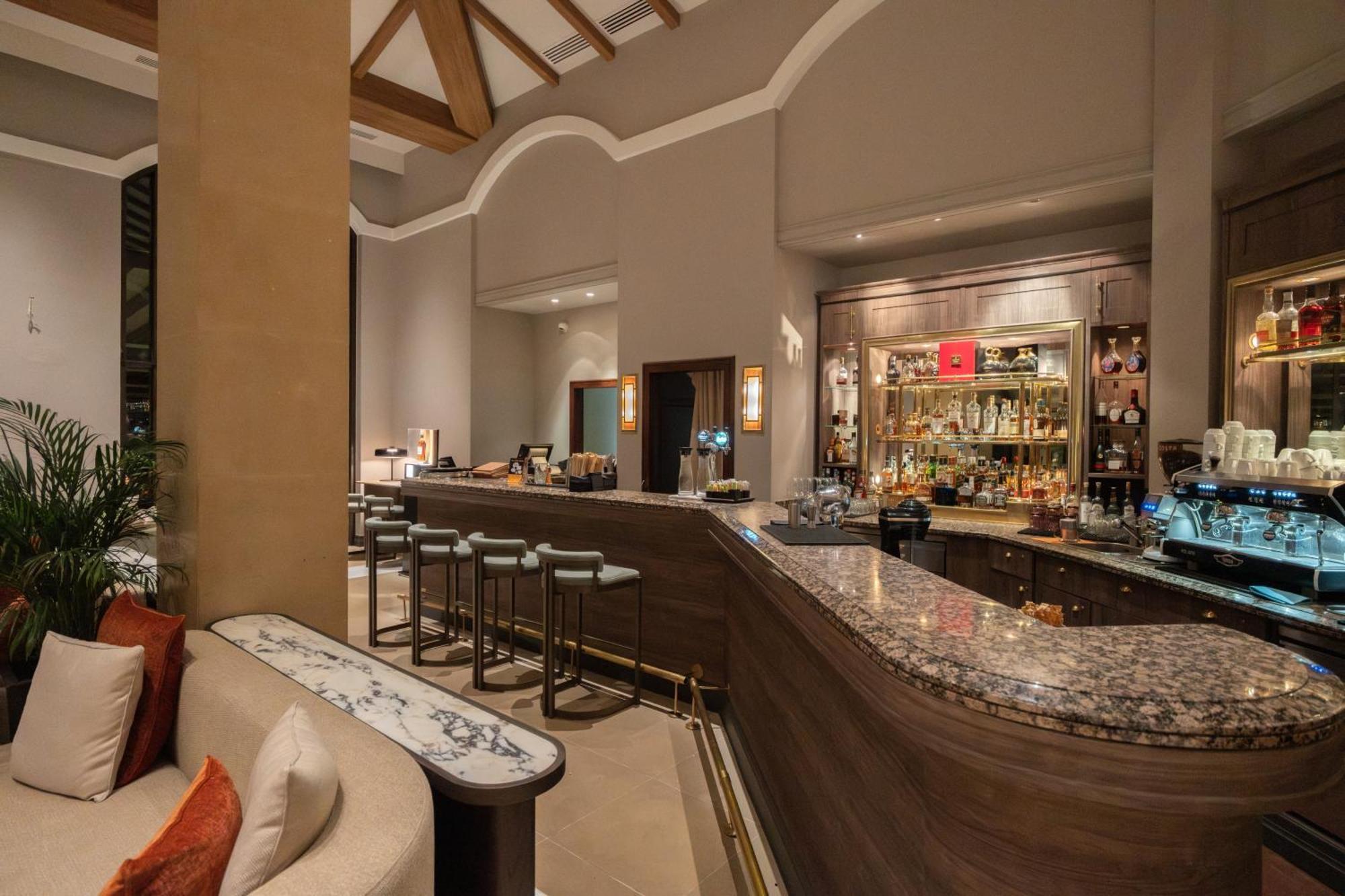 塞萨洛尼基凯悦酒店 外观 照片 The bar at the lobby